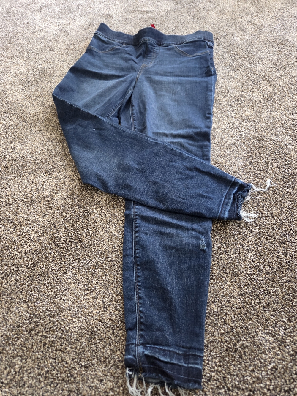 1015 SPANX Pull On Skinny Jeans in Dark Blue with Raw Hem. Like-New